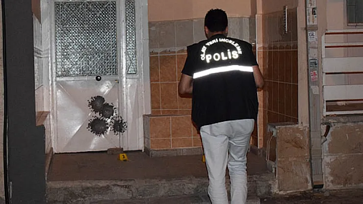 Apartmana pompalı tüfekle ateş açıp kaçtılar!