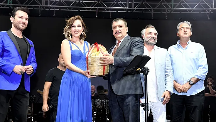 Funda Arar Malatyalıları öyle bir coşturdu ki...