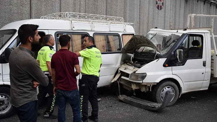 Adliye Kavşağı'nda kaza: 2 yaralı