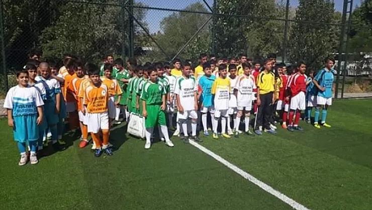 Futbol turnuvası kıyasıya mücadeleye sahne oluyor