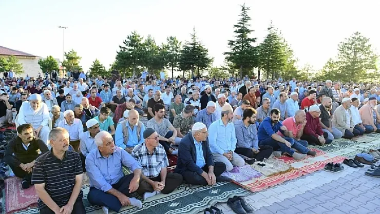 Gedik Namazgahı'nda bayram namazı coşkusu