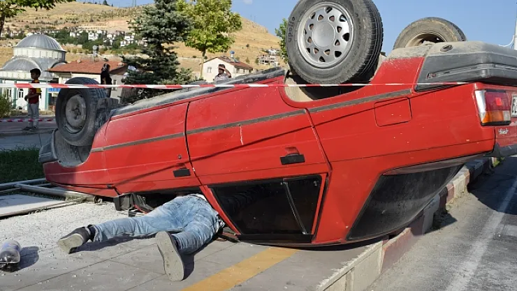 Kontrolden çıkan araç takla attı!