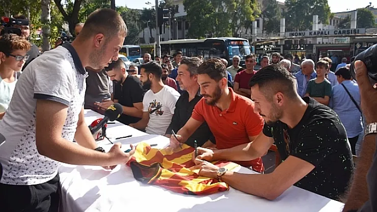 BYMS'nin imza gününe yoğun ilgi
