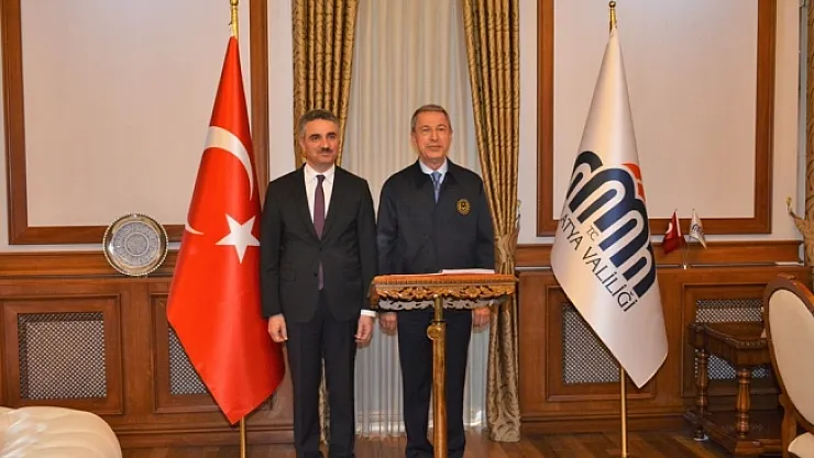Milli Savunma Bakanı Akar'dan Vali Baruş'a ziyaret