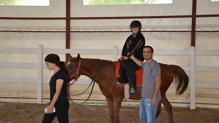 Özel çocuklardan at çiftliğine ziyaret!