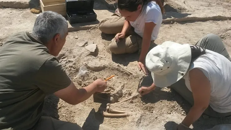 Arslantepe'de 5 bin 700 yıllık çocuk iskeleti! İşte o görüntüler...