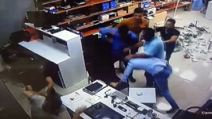 İş yerini basıp öldüresiye dövdüler!