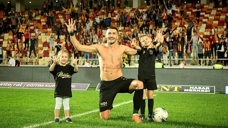 11 resmi karşılaşmada 10 gol!