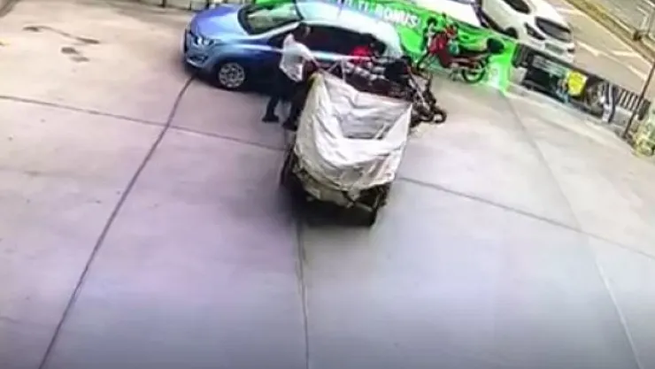 Motosiklet benzin istasyonunu birbirine kattı!