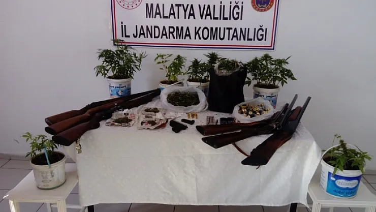 Operasyonda esrar ve silahlar ele geçirildi