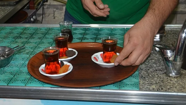 Çayın yanında şeker yerine kayısı...