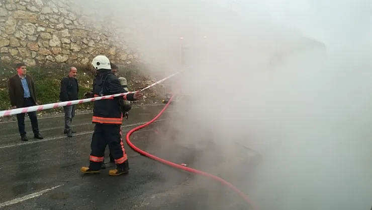 Ev yangınında 3 kişi dumandan etkilendi!