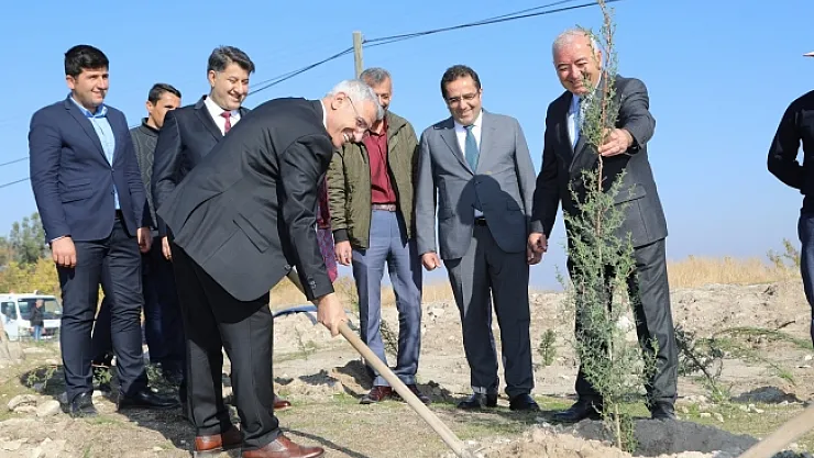 'Geleceğe nefes ol' kampanyası kapsamında Battalgazi Belediyesinden bin fidan...
