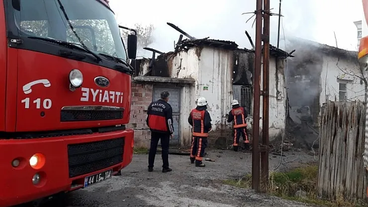 Tecde'de kerpiç evde çıkan yangın korkuttu!