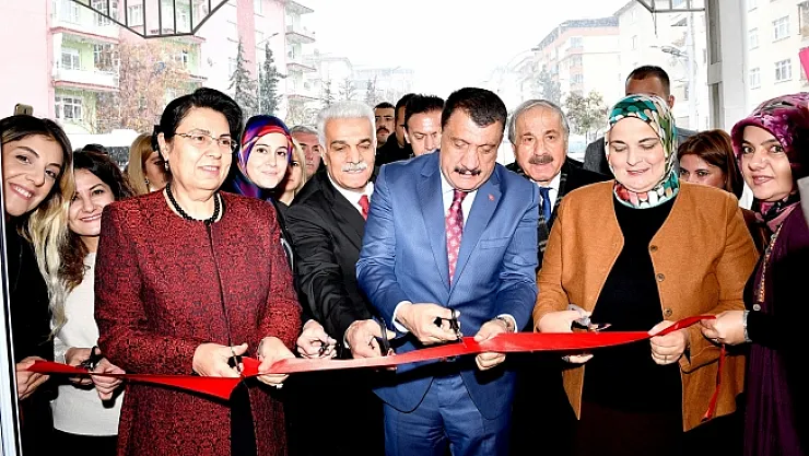 Büyükşehir'den Kadın Hakları Günü Kutlaması...