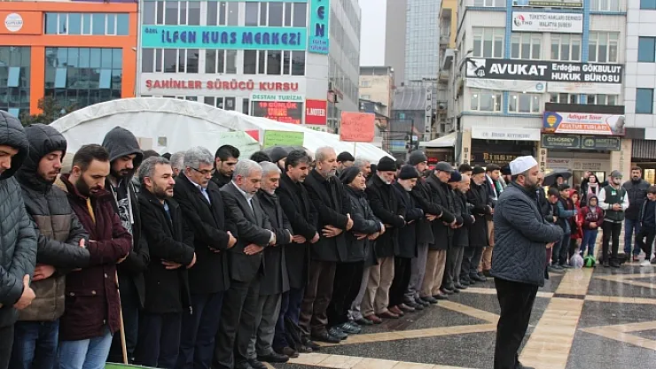 İdlib'de hayatını kaybedenler için Malatya'da gıyabi cenaze namazı kılındı