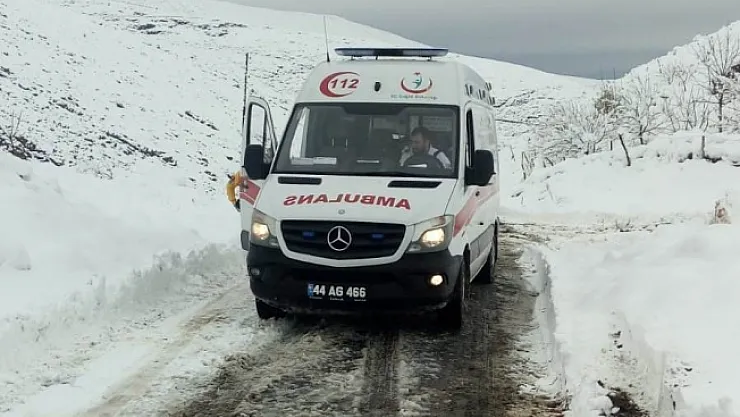 Mahsur kalan hastaların yardımına karla mücadele ekipleri yetişti!