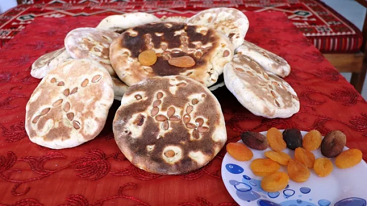 Malatya'da artık bazlama da kayısılı