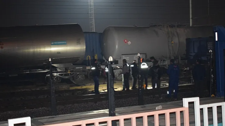 Malatya'da feci ölüm! Vagonların üstünden atlayan genç yüksek gerilim hattına kapıldı!