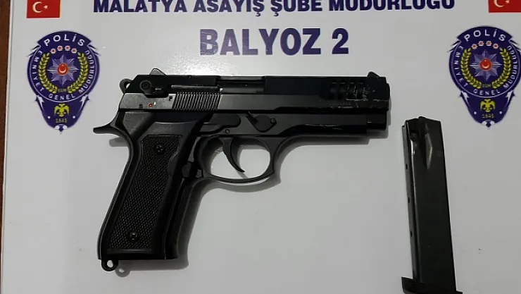 Ruhsatsız silahlar ele geçirildi...