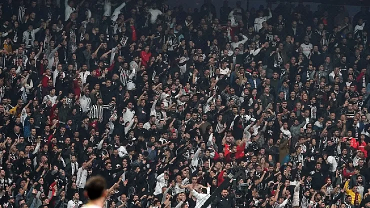 Tribünlerden Sergen Yalçın'a: 'Takımı ayağa kaldır'