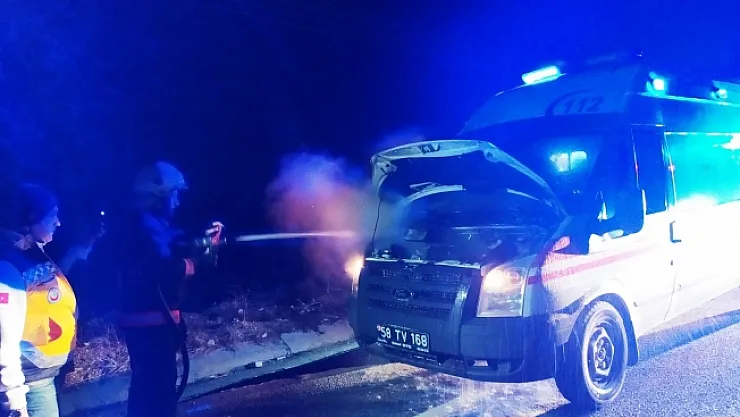 Hasta taşıyan ambulans alev alev yandı!