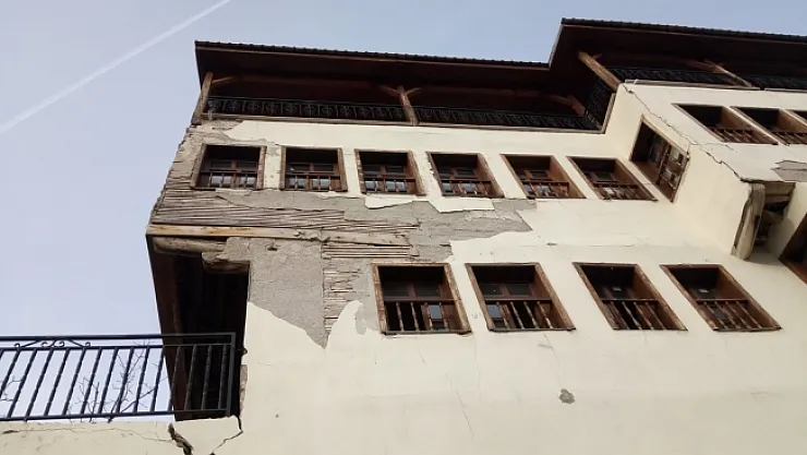 Arapgir'de 500'e yakın bina depremden zarar gördü