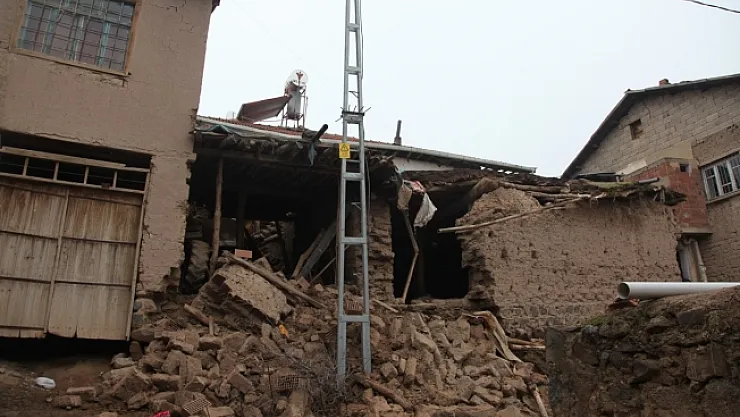 Depremden sonra o mahallede bütün evler boşaltıldı!