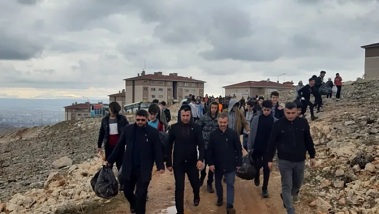 Doğadaki hayvanlar için yiyecek bıraktılar