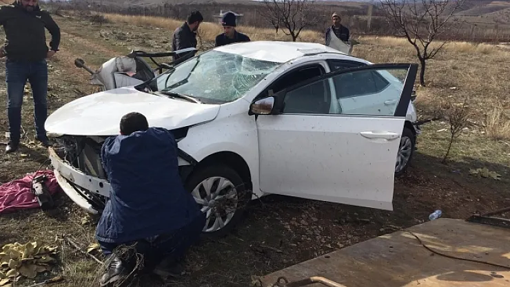 Doğanşehir yolunda otomobil takla attı: 3 yaralı!