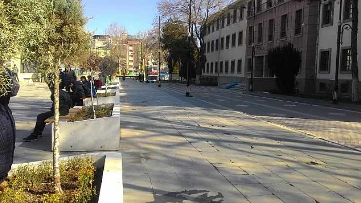 Malatya Valiliği önü yaya trafiğine açıldı