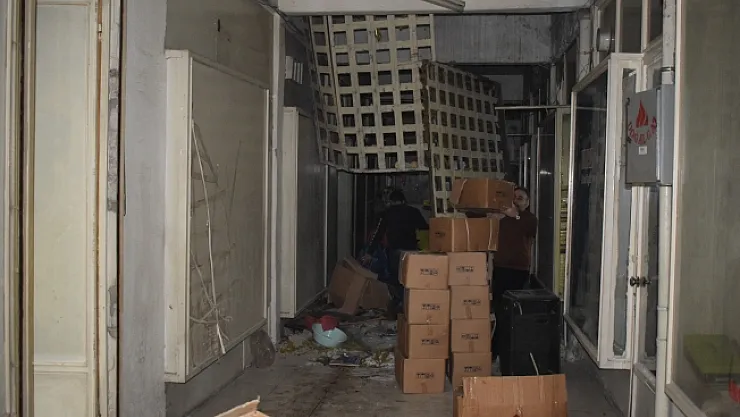 Malatya'da depremden zarar gören ev ve iş yerleri tahliye ediliyor