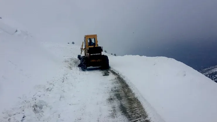 Malatya'da kırsal mahalle yolları kardan kapandı