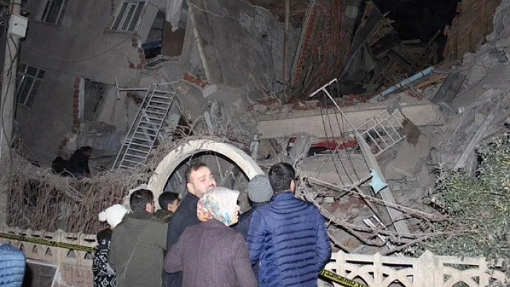Son dakika:Elazığ'daki depremde ölü ve yaralılar var