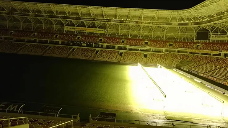 Yeni Malatya Stadı'nın çimleri bakıma alındı