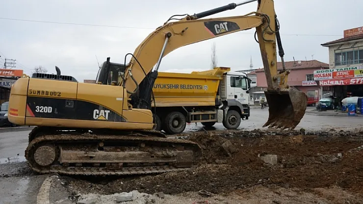Yol düzenleme çalışmaları sürüyor