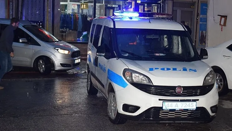 Bıçaklı kavga kanlı bitti: 3 yaralı!