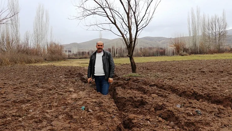 Deprem sonrasında oluşan dev yarıklar tedirgin ediyor