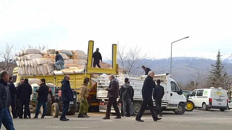 Malatya'da depremzede çiftçilere 69 ton yem verildi!
