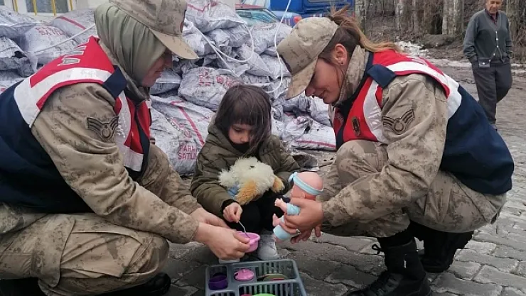 Depremzedelerin yaraları sarılıyor!