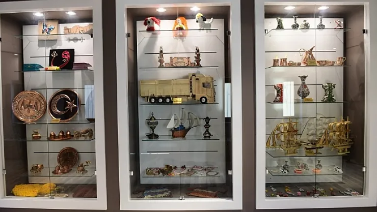 Mahkumlar eserlerini sergiledi