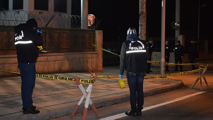 Malatya'da olaylı gece: 3 bekçiden 1'i silahla vuruldu, 2'si bıçakla yaralandı!