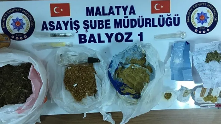 Malatya'da silah ve uyuşturucu ele geçirildi, fuhuştan aranan 2 zanlı yakalandı!