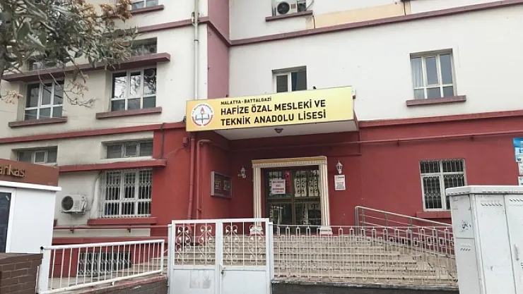 Tescilli okulun yanındaki bina yıkılacak!