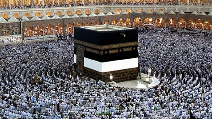 Umre'ye gitmeyi düşünenlere kötü haber! Askıya alındı!