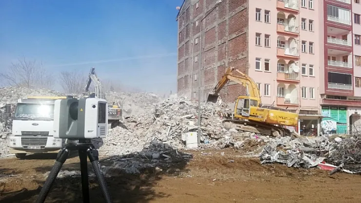 Yıkılan binaların olduğu caddelerde evler lazerle tarandı