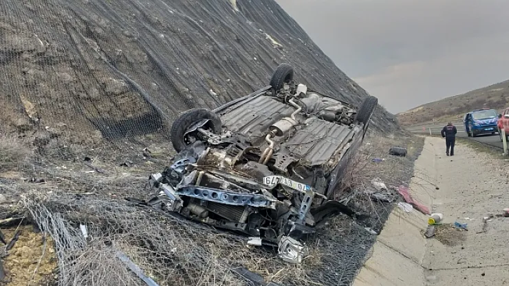 Akçadağ'da feci kaza! Otomobil takla attı: 3 yaralı!