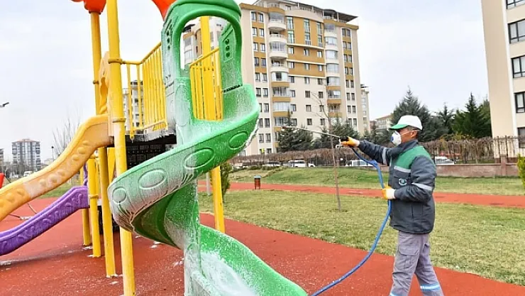 Çocukların sağlığı için parklar dezenfekte ediliyor!