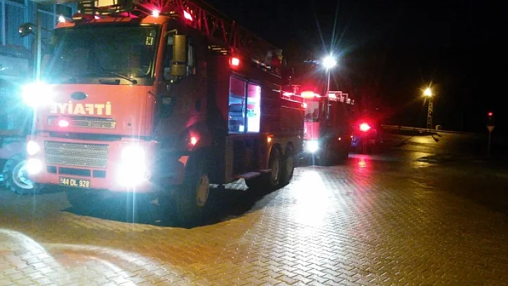 Malatya'da kayısı işletmesi alev alev yandı!