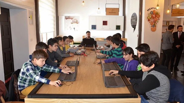 Malatya'da öğrenciler geleceğe hazırlanıyor